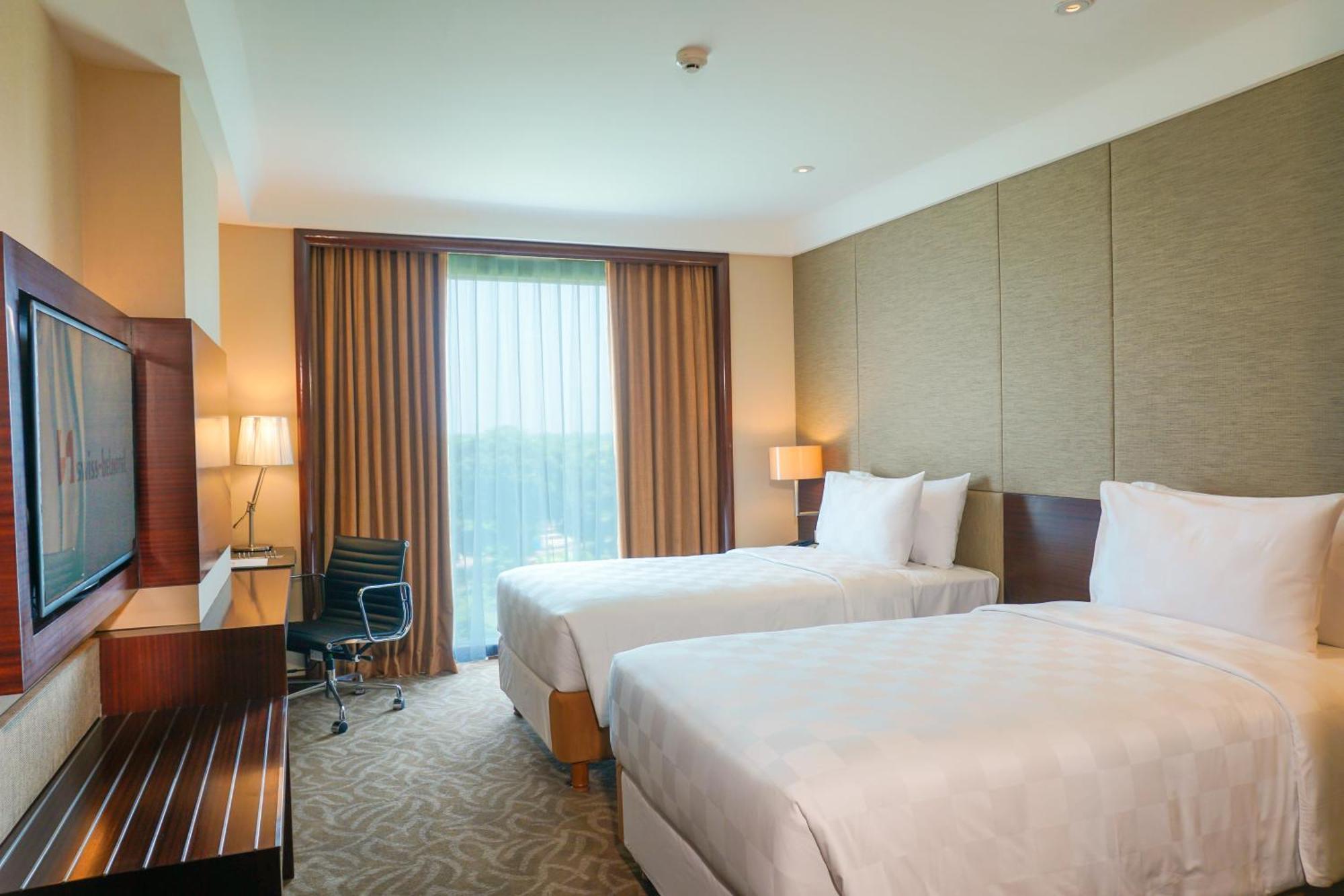 Swiss-Belcourt Serpong Bilik gambar